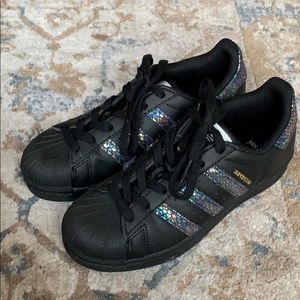 Adidas Shelltoe Girl’s Sneakers